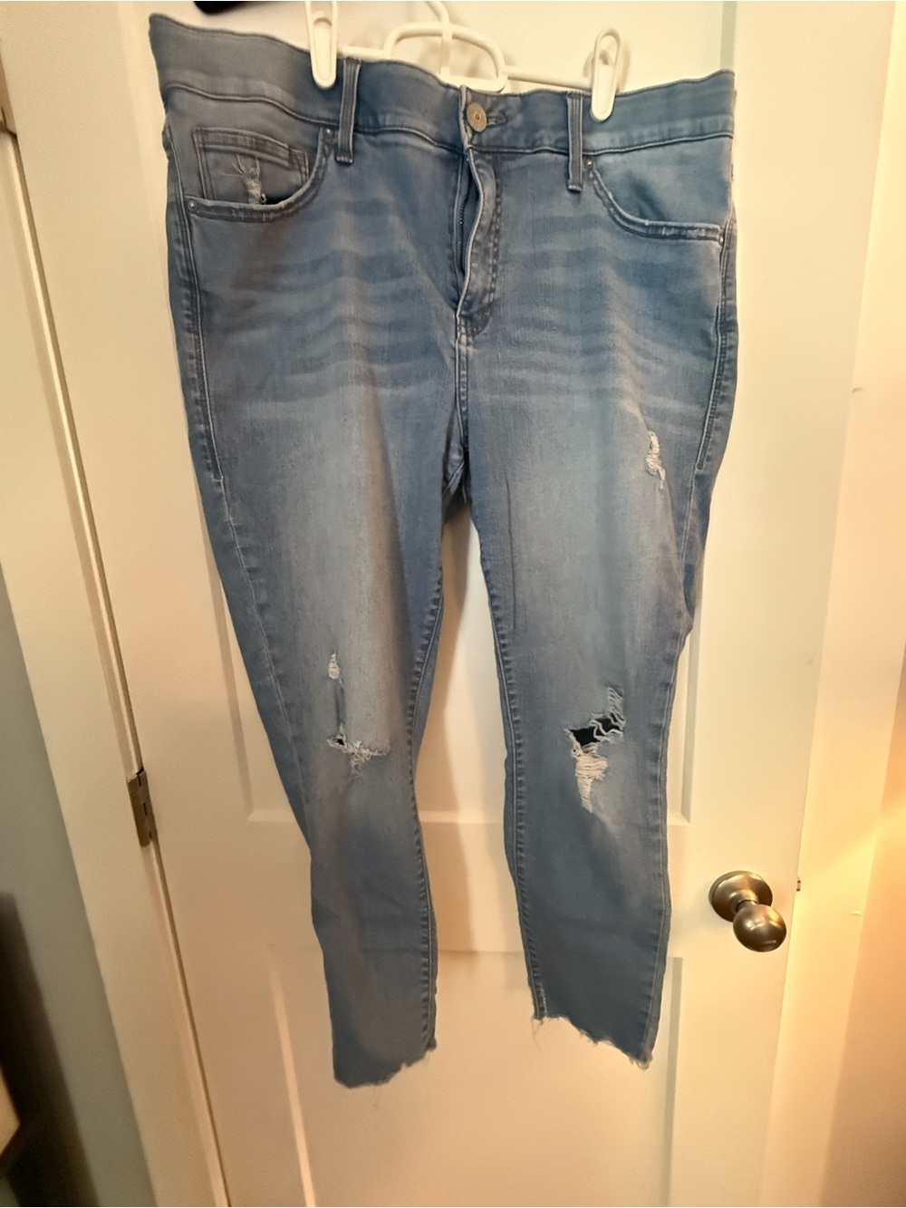 LuLaRoe Women’s Jeans Size 36 Light Wash Distressed Ripped Raw Hem Skinny Jeans